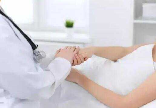 为什么香港验血合法_香港验血课堂：孕妇常摸肚子易致脐带绕颈？